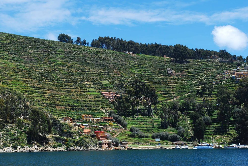 PerutravelsBlog's tweet photo. 🛳️ 🌊Sailing on the Bolivian side of #LakeTiticaca will allow us to know wonders like the famous islands of the Sun and Moon 🌝🌞 which keep a series of Inca mysteries that we should know if we sail their waters #Inca #Puno #Tourism #Peru #TravelBlog 👉https://t.co/uT5T1K1MFm https://t.co/Ou1Qq21MIt