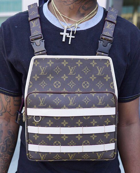 абажаааю кросы on X: Louis Vuitton Chest Bag Custom   / X