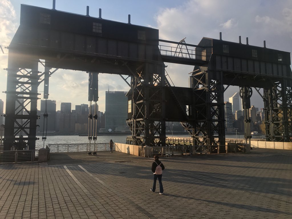 sasnoa's tweet photo. “Ni a los lestrigones, ni a los ciclopes, ni al colerico Poseidon...”

Empezar las tareas in situ con 
Camino a Itaca de kavafis

Frente a un puerto nunca antes visto... #postalesdsdNY https://t.co/XGqTdq2EbN