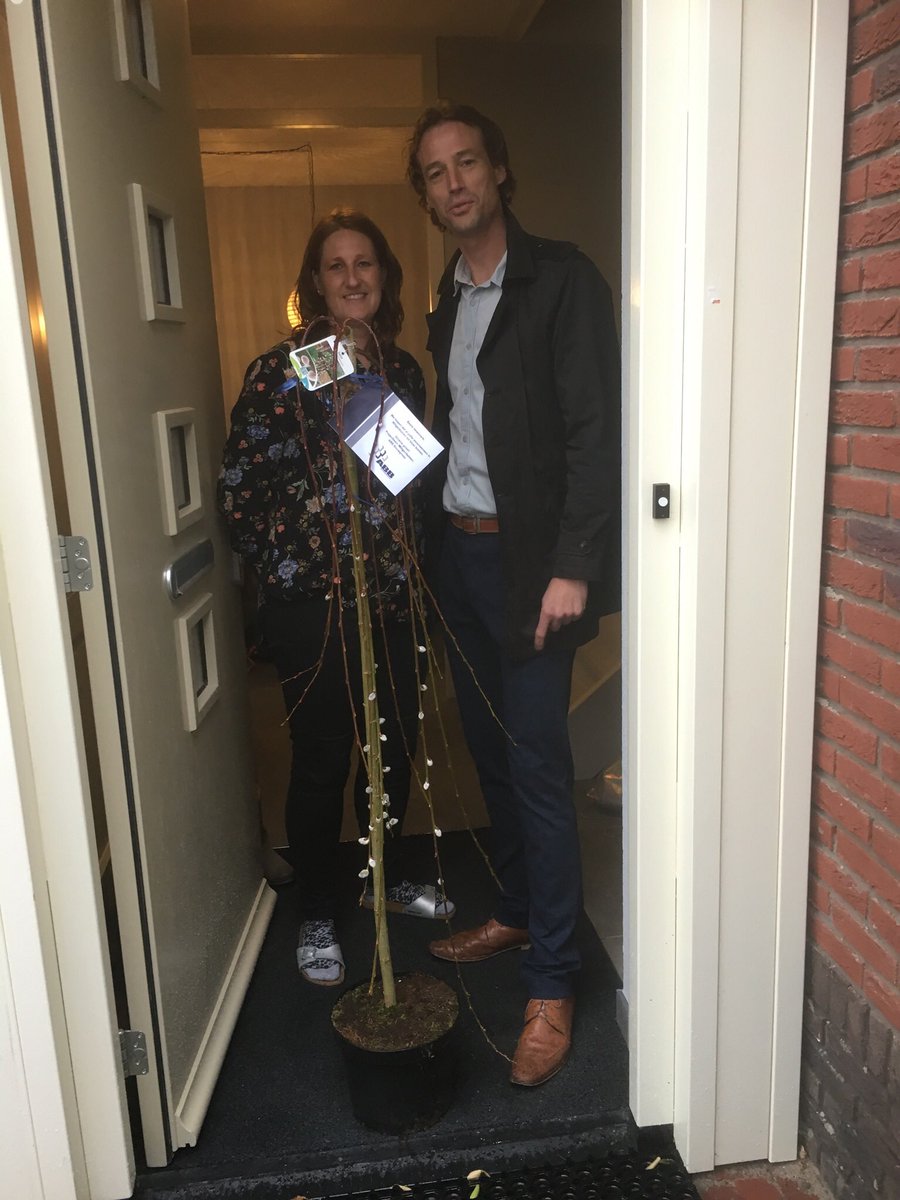 Het projectteam ging gisteren nog even aan bij de kopers van fase 2 om een groene groet te brengen als afsluiting van deze fase