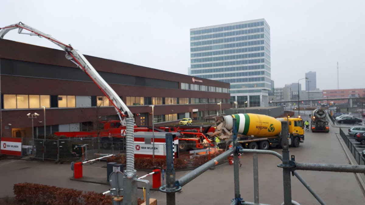 Vandaag de stort van de 1e verdiepingsvloer bij het <a href="/Flevoziekenhuis/">Flevoziekenhuis</a> door <a href="/VanWijnenGroep/">Van Wijnen</a> Lelystad. Bouwen aan een betere zorg omgeving. #OKFlevo #OKvernieuwbouw