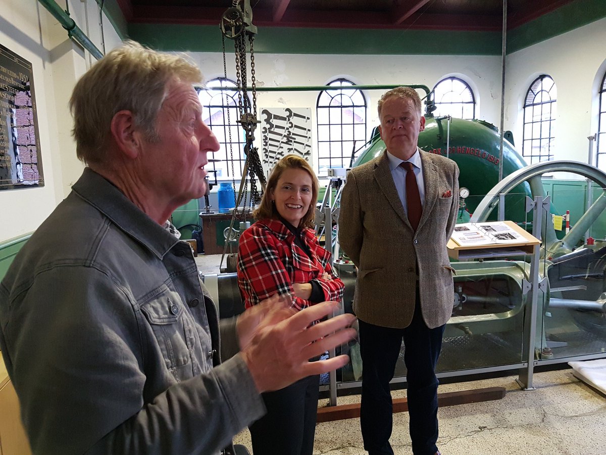 RatebAbawi's tweet photo. Vandaag werkbezoek met gedeputeerde @baljeuj aan @Krimpenerwaard. Gestart bij het Gemaal de Hooge Boezem in Haastrecht. Het gemaal is gebouwd in de 19e eeuw om te kunnen blijven wonen en werken onder zeeniveau. @zuid_holland https://t.co/AFaHjuYL8W