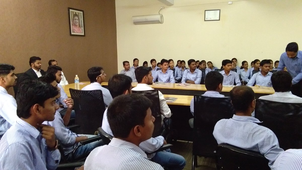 WeEducation7's tweet photo. Successful Orientation in Between 
#SB_Patil_College_of_Engineering #Students, #Faculty &amp; 
#WeEducation_Team @Indapur
#WeEducation
@yogeshmaid @wetechsys @dktestei @SinhgadCollege @MinakshiDhamale @IBMBlockchain @IBMWatson https://t.co/bM0pMdvxQe