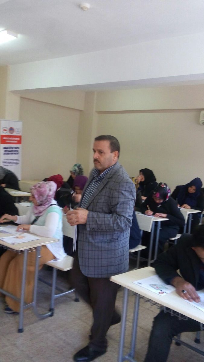 Karaköprü Halk Eğitim Merkezinde okuma-yazma kurslarımız  tüm hızıyla devam ediyor.