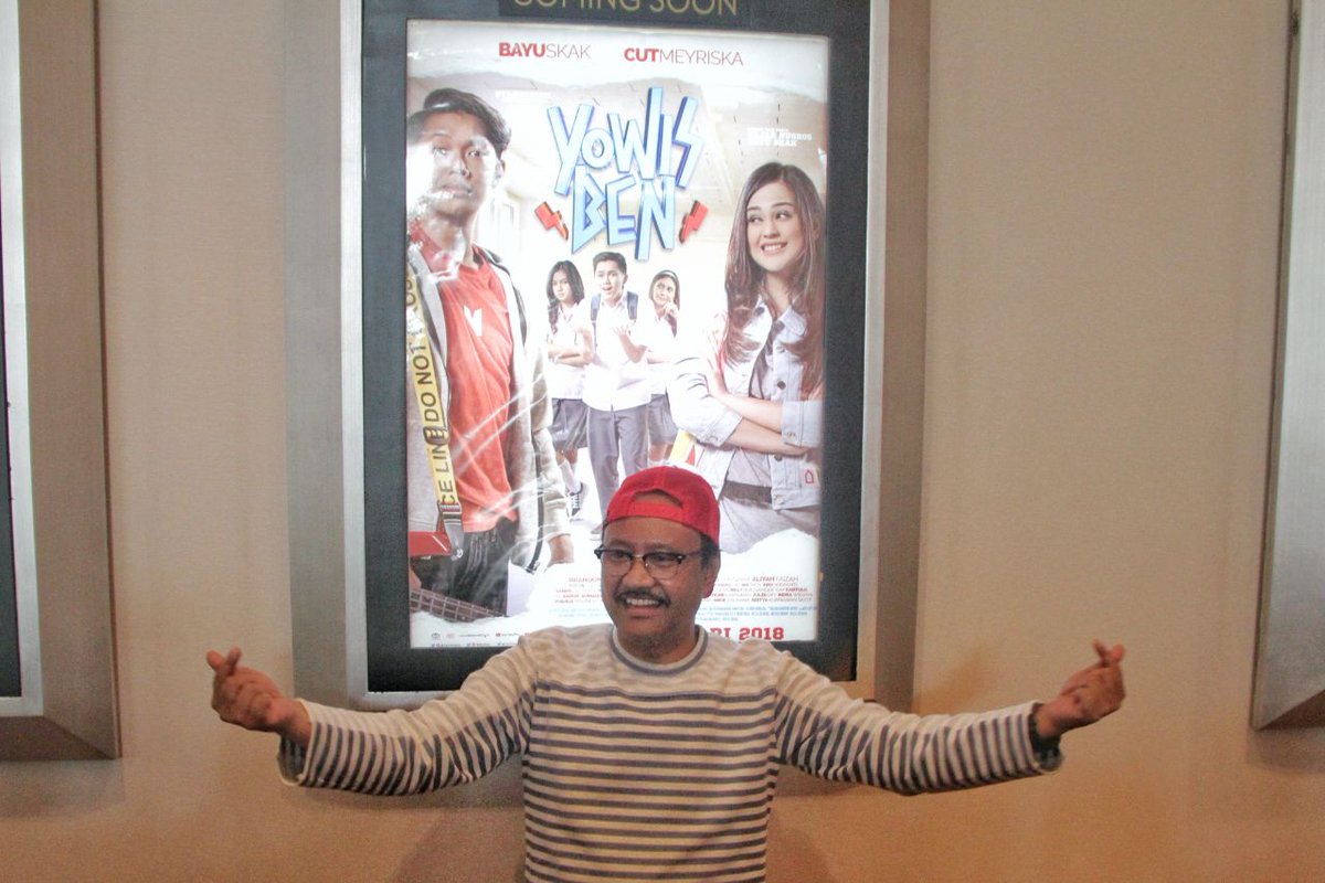 GusIpul_ID's tweet photo. Barusan nonton 'Yowis Ben', Guyonnya apik, jawa timuran banget 😁. Hampir semua dialog film pakai bahasa Jawa lhoo

Ayo para milenial kita harus semakin kreatif dan peduli budaya!

Kabeh Sedulur Kabeh Makmur

#GusIpul #MbakPuti #YowisBen #JawaTimur #pilgubjatim2018 #mileniak https://t.co/dGzydEP4dl