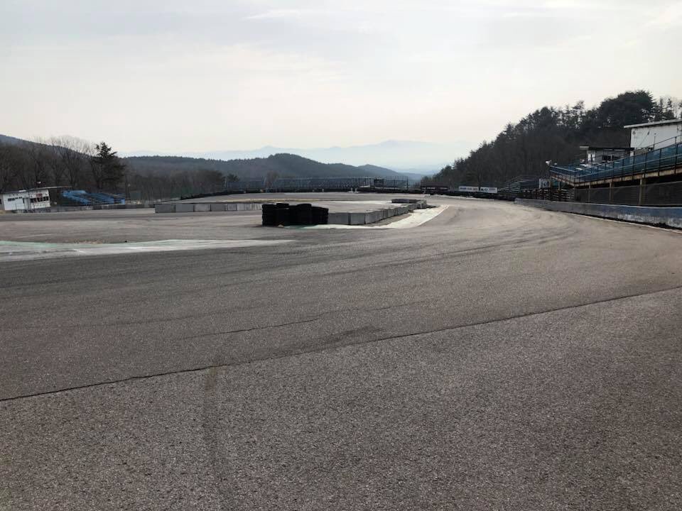 りゅうやん D1gpエビス チームオレンジ 応援団 On Twitter もうすっかり雪がとけたエビスサーキットです でもまだ風が吹くと寒いです 今週の走行お知らせです くるくるランド スクールコース ドリフトスタジアム 南コース 北コースが走行できます