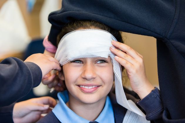 biglife_project's tweet photo. 60% of children in the UK have no #FirstAid training in school &amp; in @BritishRedCross research of 2000 adults only 2 out of 10 knew how to save a choking baby or would recognise the symptoms of a cardiac arrest. Should we be teaching first aid in schools? https://t.co/QsUZLkdGVl https://t.co/tenHCFV5eB