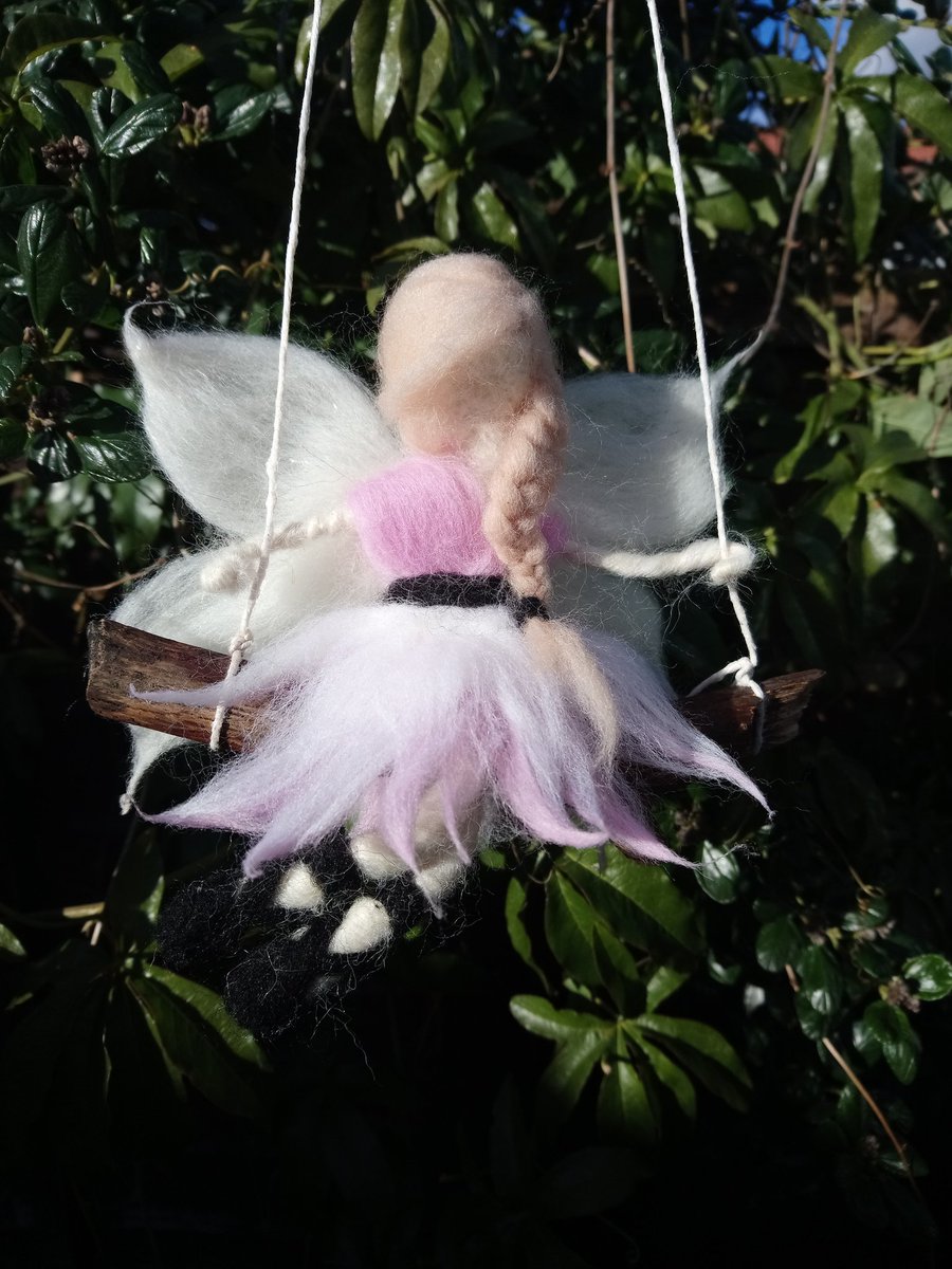 #mademayself #handmade #needlefelting #needlefelted#needlefelteddoll #needlefeltingfairy #needlefeltedfairy #fairyonswing #handmadecraft #handmadecraftsforsale #handmadecrafts