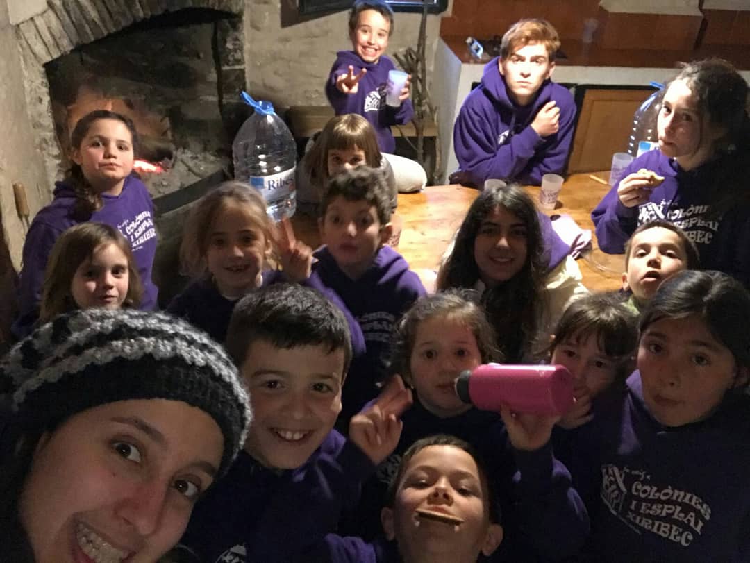 esplaixiribec's tweet photo. Convivències al Puig de la Creu els grups de Mitjans i Petits de l'esplai.
Varen passar per diferents èpoques en la història.

#convivències #puigdelacreu #mitjans #petits #esplaixiribec #colòniesiesplaixiribec #somesplai https://t.co/xZquzhsmjQ