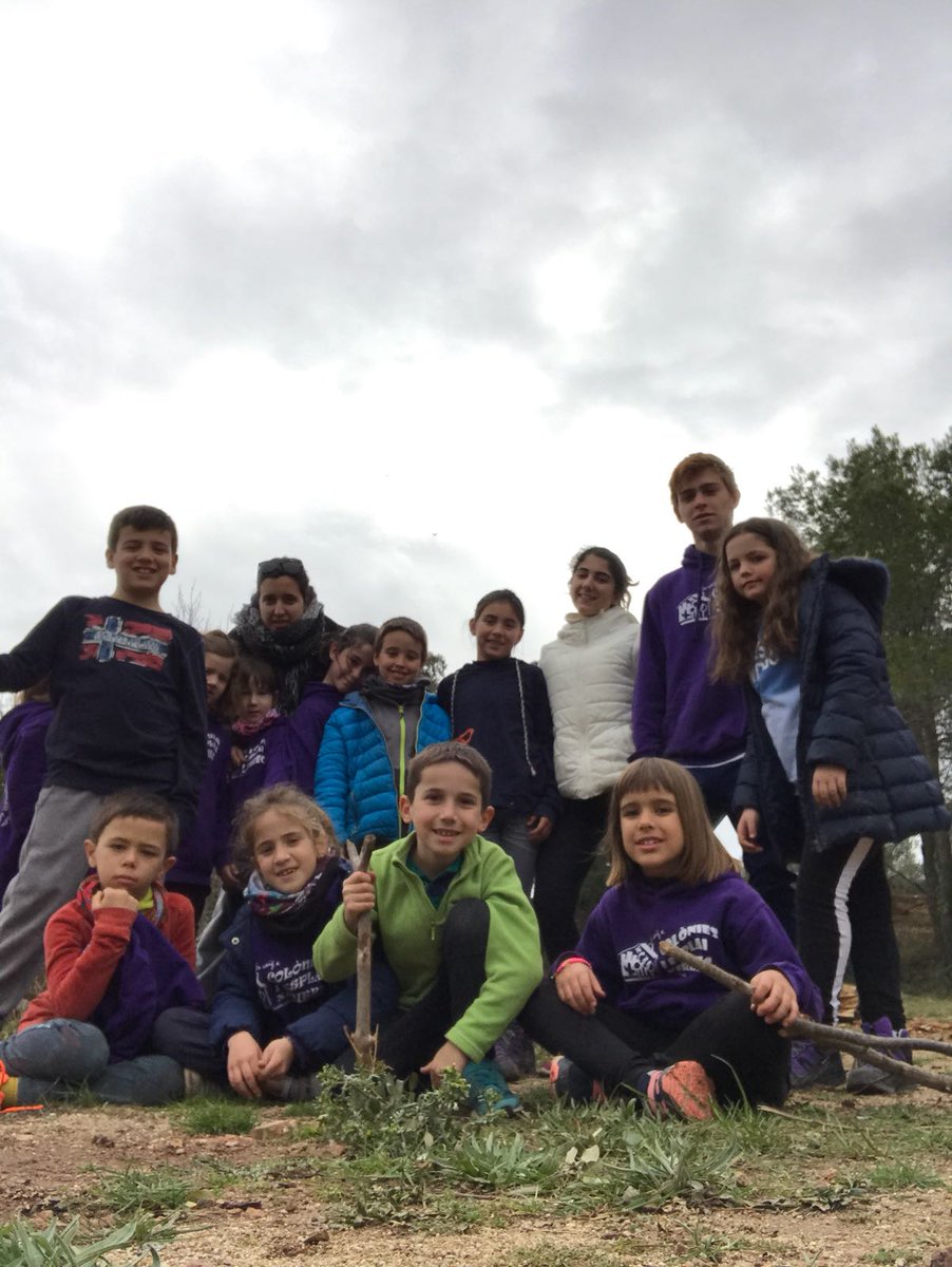 esplaixiribec's tweet photo. Convivències al Puig de la Creu els grups de Mitjans i Petits de l'esplai.
Varen passar per diferents èpoques en la història.

#convivències #puigdelacreu #mitjans #petits #esplaixiribec #colòniesiesplaixiribec #somesplai https://t.co/xZquzhsmjQ
