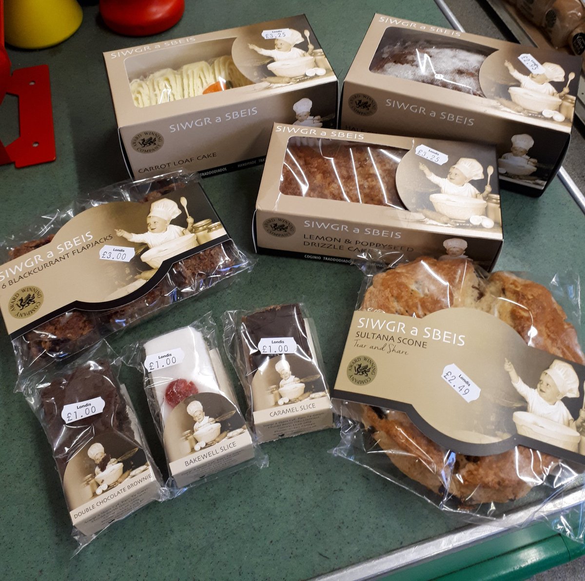 Cynnyrch lleol y dydd. Amrywiaeth o felysion a sawrus gan @siwgrasbeis #shopalleol #bwydlleol
Local Produce of the day. A selection of Sweet and Savoury from Siwgr a Sbeis #shoplocal #localfood