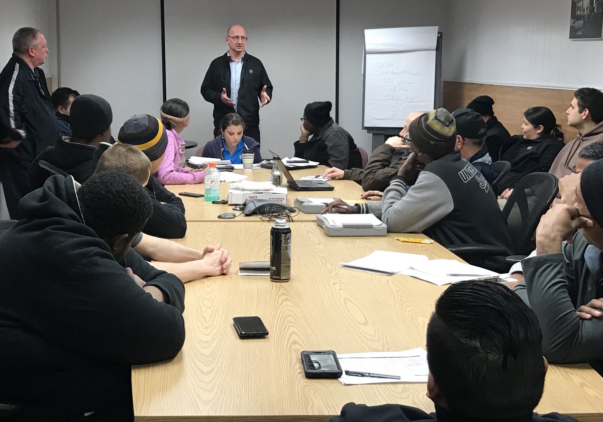 TonyIntoppa's tweet photo. @scotthagberg1 taking the PT Sups through box line methods & behavior-correcting conversations. #MethodOfTheWeek #Preselect #OptimalCarry @binghamups https://t.co/IAm3lix89Q