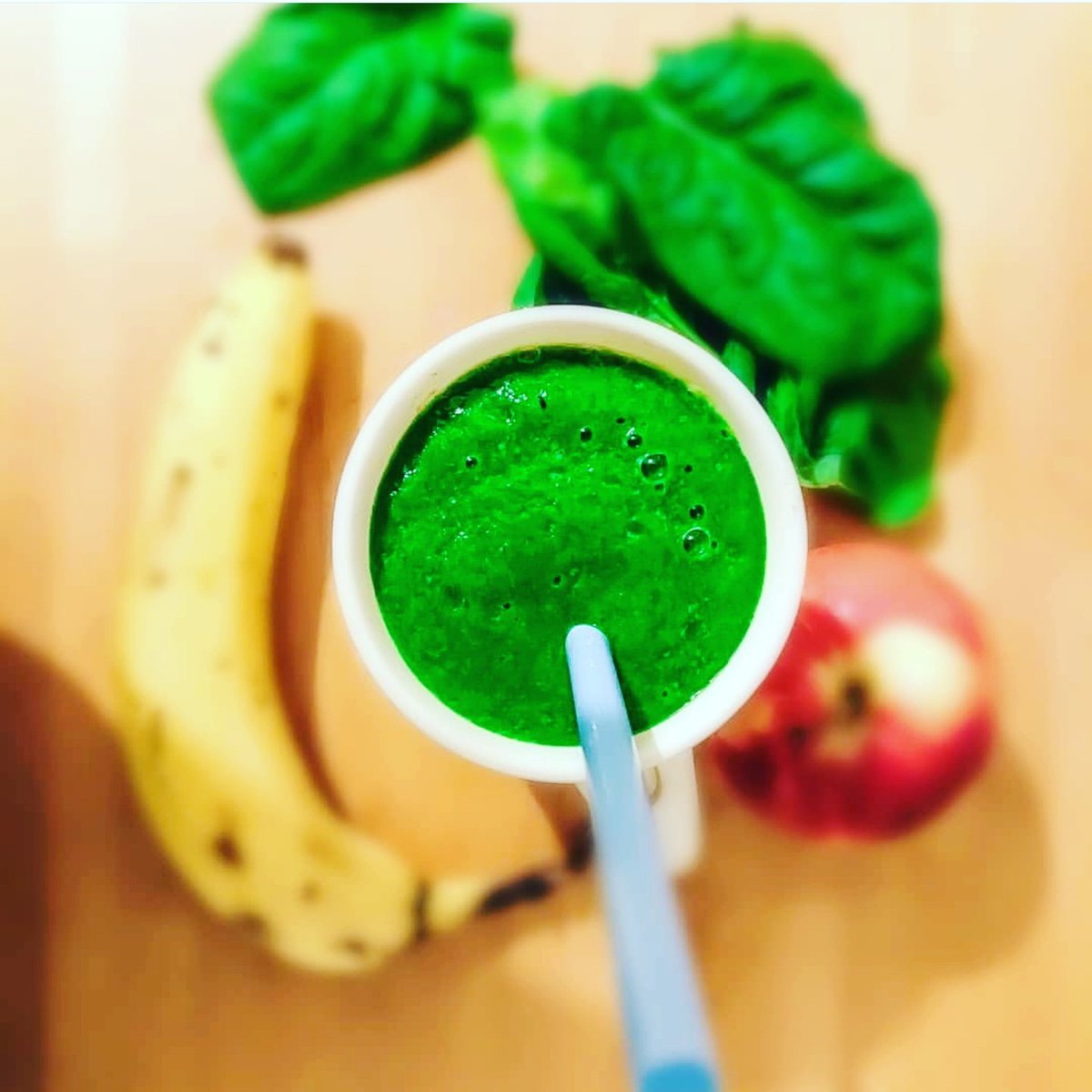 FrancescaRavara's tweet photo. Smoothie che a casa mia si chiama FRULLATO di frutta e verdura...
Stamattina 1 mela, mezza banana, 10 foglie di spinaci e latte di cocco.
B U O N G I O R N O   F O L L O W E R S
#mylife #myprogram #healthylife 
https://t.co/khO4Hb2X1t https://t.co/eU3p8bbOqk