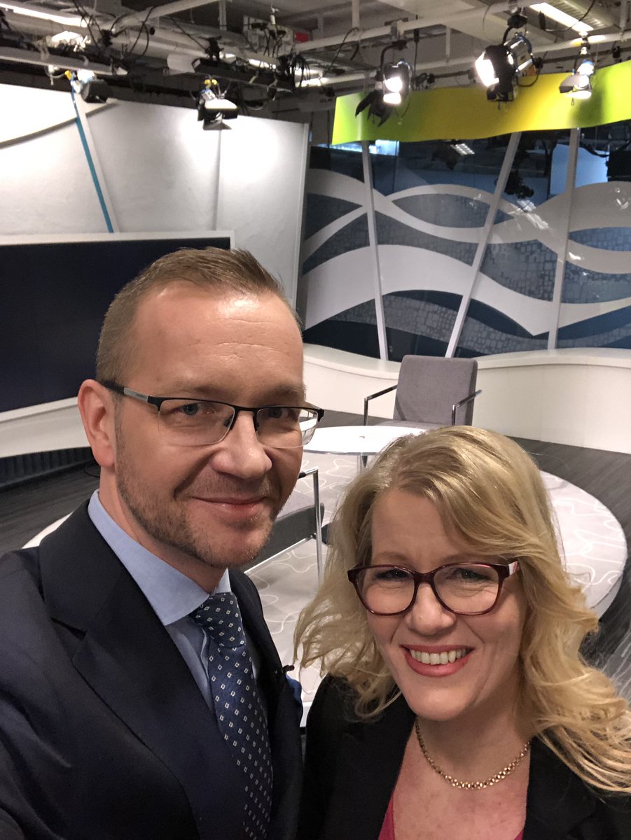Romakka's tweet photo. Kova talous kuvaukset Ylellä @annakarismo kanssa. Perästä kuuluu maanantaina!
#yle @yleuutiset #kovatalous @Aamutv https://t.co/tmwFUxtyxH