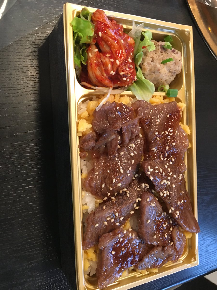 焼肉椿苑 今日はお弁当の注文がありました 特選カルビ弁当 キムチと牛タンつくね入りです 焼肉 群馬県 太田市 カルビ 牛タン つくね 椿苑