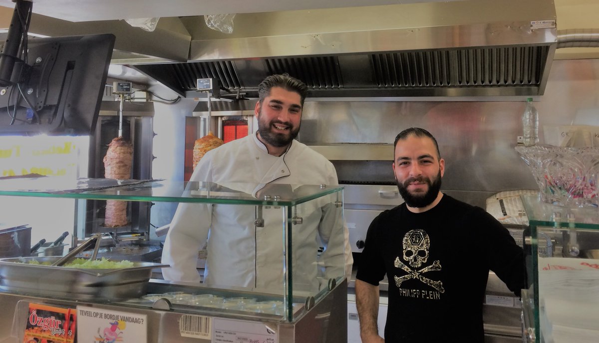 SPORT / ZAKELIJK: Özgür Yagiz nieuwe sponsor korfbalclub Merwede/Multiplaat sliedrecht24.nl/ozgur-yagiz-ni… (Foto via Merwede / Multiplaat)