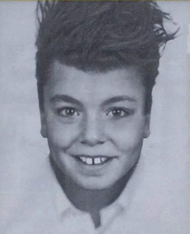laura_rlle88's tweet photo. Hier durant son live Kev a dit qu'il s'agissait bien d'une photo de lui avec sa coupe actuelle et bien sur cette photo ont peu dire que Lirone te ressemble très fort la même bouille 😱 @kevadamsss
#Sois10ans
#newspectacle
#COMINGSOON https://t.co/pr2sTSJWK3