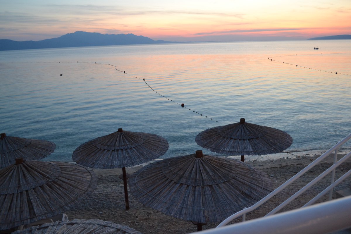 TZGradac's tweet image. #gradac #croatia #almostsummertime #beautifulbeach #calmsea #dalmatia #sunset 🌞