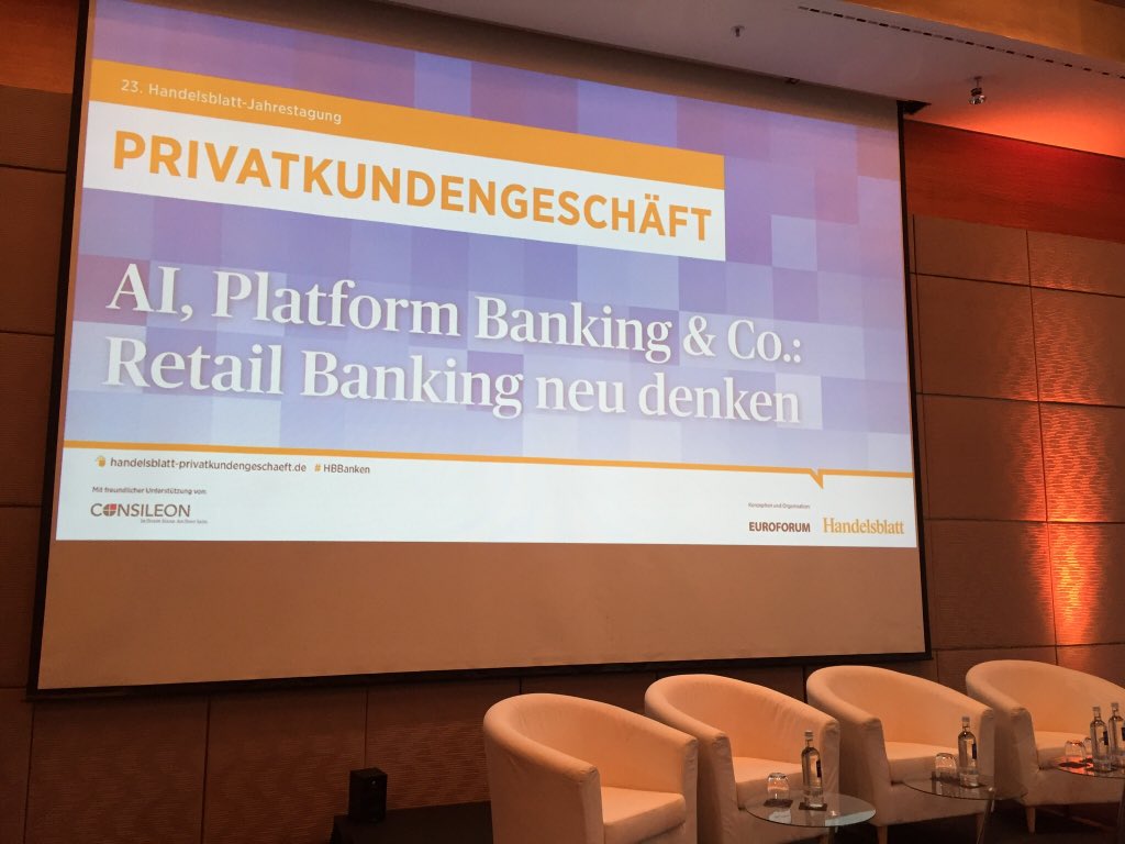 Eben den zweiten Tag der Handelsblatt Jahrestagung Privatkundengeschäft #HBBanken zu den Fragen rund um AI, Platform Banking &amp; Co. eröffnet mit dem Thema „Hey <a href="/comdirect/">comdirect</a>! Wie denkt eine digitale Bank neu?“ #bankneudenken #handelsblatt-privatkundengeschäft /AW