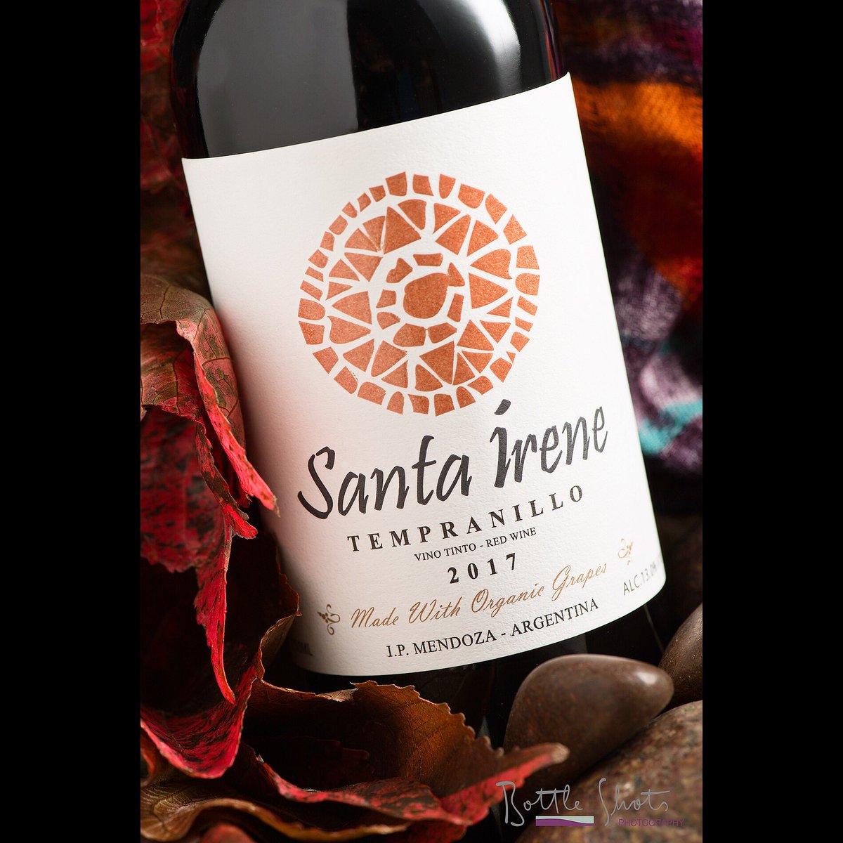 New marketing image of #Mendoza #organic #tempranillo for <a href="/WestAustralia/">Western Australia</a> <a href="/redwaxwines/">RedWax Wines</a> #styled by @HarrietHarcourt for Bottleshots.com.au <a href="/NikonNews/">Nikon</a> @Profoto <a href="/ChimeraLighting/">ChimeraLighting</a>