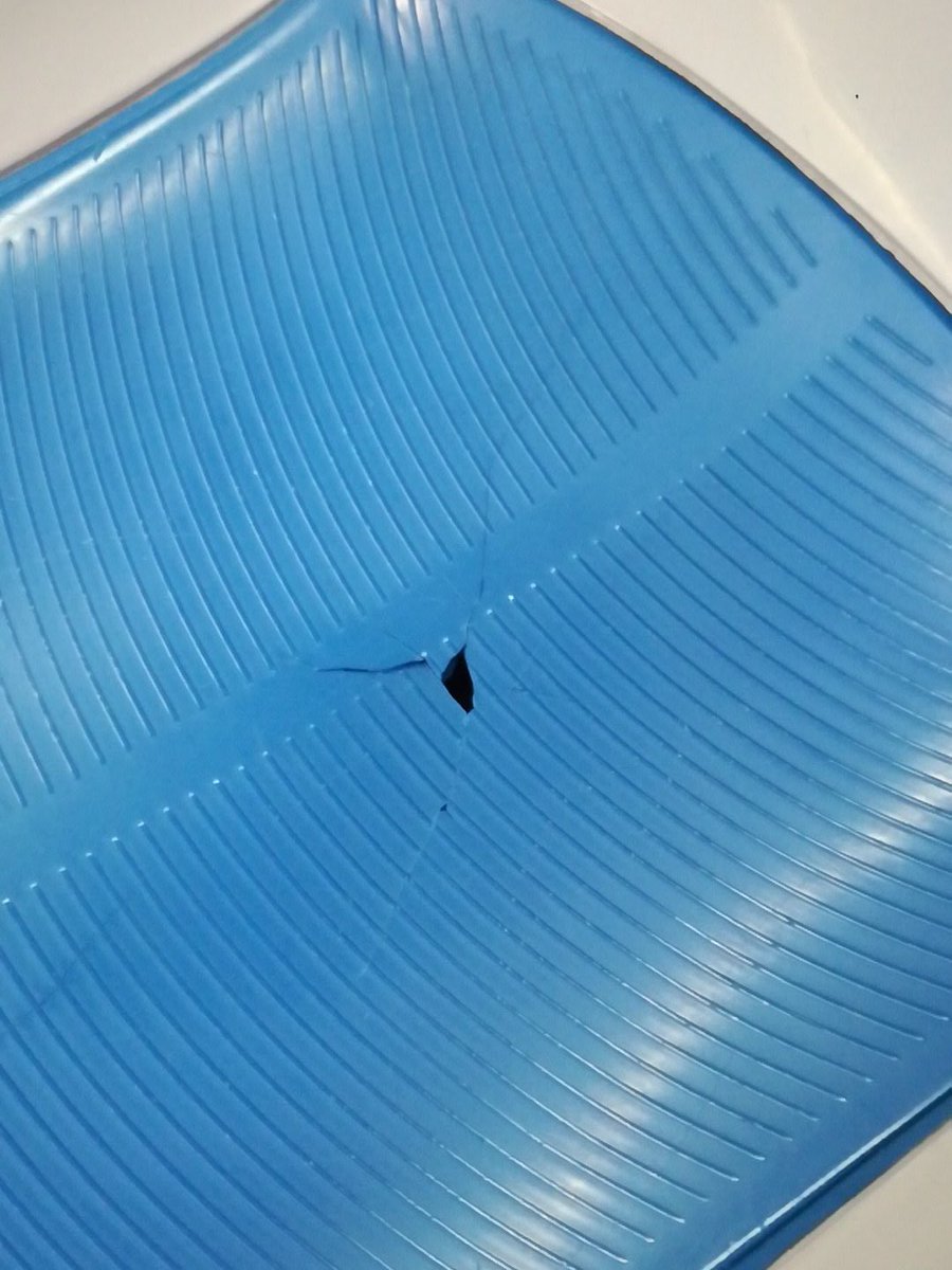 fotovieja's tweet photo. @EMTmadrid @EMTincidencias el asiento se queda con tus pantalones .línea 28 barrio Canillejas https://t.co/PBKQggiEHL