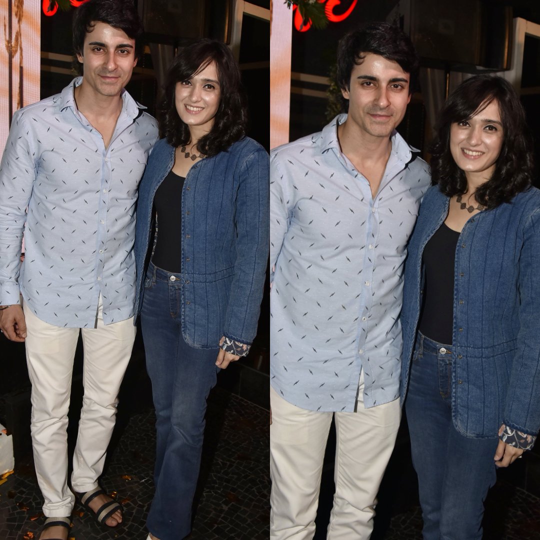 advkajalmishra's tweet photo. Gautam Rode poses with wife Pankhuri Awasthy twining in Blue
@GautamRodeTeam @GautamRodeWeb @Panawasthy_31 

#GautamRode #PankhuriAwasthy #EPrimeNetwork #EPN #PrimeTV https://t.co/7ngKzTvE5k