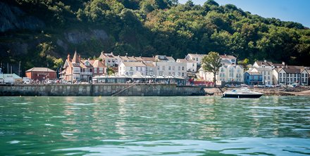 VisitSwanseaBay's tweet photo. #Mumbles has been named the 'Best Place to Live in #Wales' by the @thesundaytimes. And you know what that means? If it's a great place to live, it's a great place to visit! Find out more about it >> https://t.co/891Z5ftC5U #SeaSwanseaBay #FindYourEpic https://t.co/PnAnCskwqV