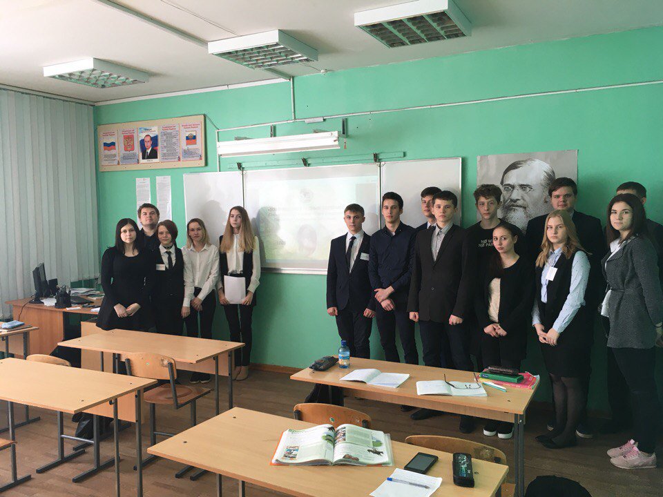 RusGeogPenza's tweet photo. 13 марта в школе №28 имени В.О. Ключевского прошёл урок о Лаврентии Загоскине, организованном учителем истории и обществознания Царёвым Ильёй. Урок был проведен в 10 «А» классе, при активном участии учеников, где ребята узнали о знаменитом земляке, известном путешественнике 🌍 https://t.co/4ZHxFnICFj
