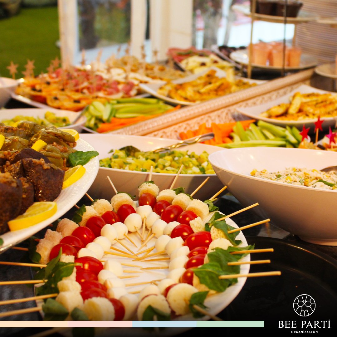 BeeParti's tweet photo. Tercihinize göre şekillendirdiğimiz zengin menümüz ile ziyafete hazır olun!
#BeePartiOrganizasyon #BeeParti #DoğumGünü #ÖzelGün #BabyShower #HoşgeldinBebek #Nişantaşı #BahçeOrganizasyonu #KonseptParti #KonseptDoğumGünü https://t.co/0RkuwatrSj
