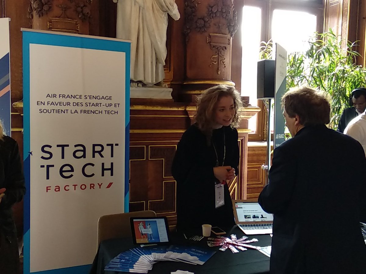 BoimePaul's tweet photo. #HackingParis c'est aussi le salon des #investisseurs !!! 
@AirFranceFR  soutient la #FrenchTech  🤞 #MBACME
@Anne_Hidalgo 
@VincentMontet  
@ArnaultChatel https://t.co/PR7c5Yk5HX