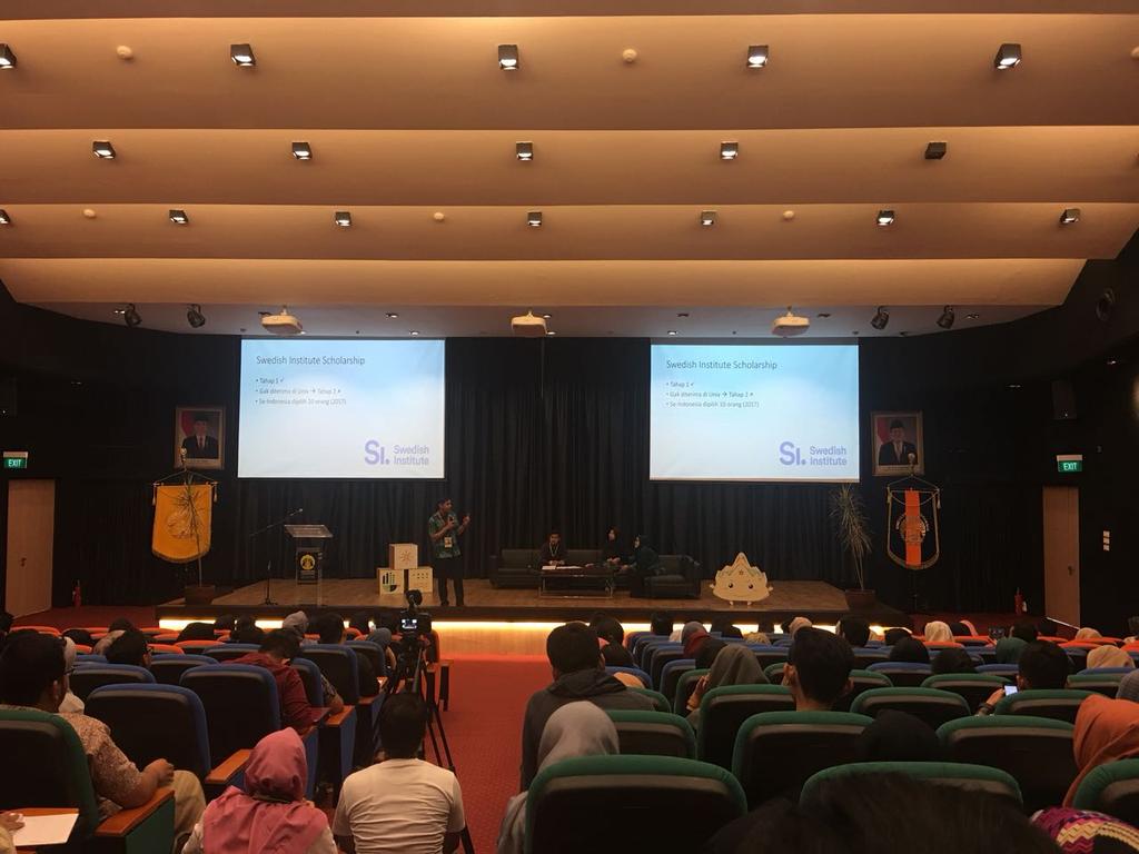 PK124_LPDP's tweet photo. @PK124_LPDP lagi di Auditorium Vokasi UI nih. Kami sedang mengadakan sesi sharing pengalaman mengejar beasiswa. Kegiatan ini juga sekaligus sebagai acara penutupan Persiapan Keberangkatan (PK) angkatan 124. #PK124 #ArsaCandradimuka @LPDP_RI https://t.co/kBwVFWWZHR