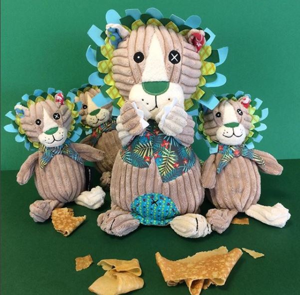 deglingosES's tweet photo. Oh ladrones! Dejamos los crepes en la cocina, y adivinad quién los encontró ... ¡Los pequeños leones! 🦁
#lesdeglingos #deglingos #jelekros https://t.co/OxnZiAHkd2
