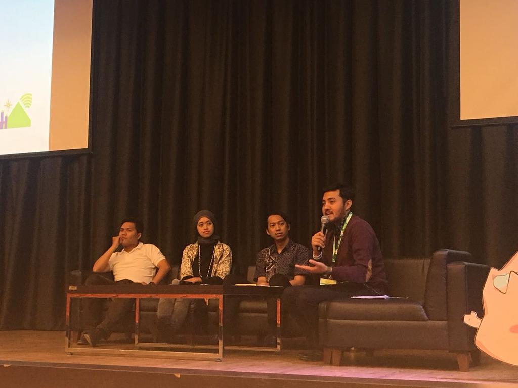 PK124_LPDP's tweet photo. @PK124_LPDP lagi di Auditorium Vokasi UI nih. Kami sedang mengadakan sesi sharing pengalaman mengejar beasiswa. Kegiatan ini juga sekaligus sebagai acara penutupan Persiapan Keberangkatan (PK) angkatan 124. #PK124 #ArsaCandradimuka @LPDP_RI https://t.co/kBwVFWWZHR