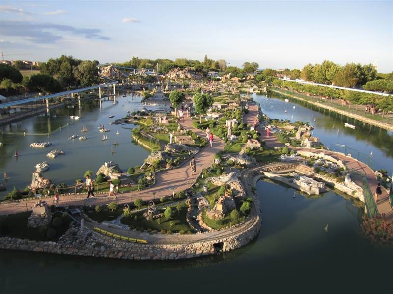 MUER Art tweet media