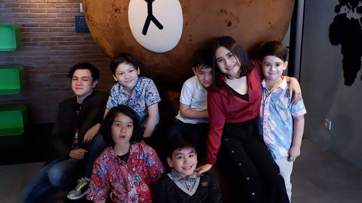 pichouseFILMS's tweet image. Hari ini @PrillyBie dan @ShawnAdrian22 bersama Peter Cs @Gamaharitz @kevinbze #JustinRossi #MattWhite #AlexanderBain #MediaVisitDANUR2 di @indo_line!

Tunggu beritanya di LINE Today ya. 👻

#DANUR #DANUR2 #MADDAH #PrillyLatuconsina