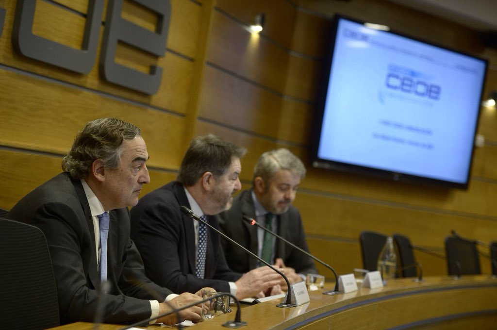 CEOE_ES's tweet image. Hoy celebramos el I Foro CEOE Comunicación, con la intervención del director de ABC, Bieito Rubido, y los #dircoms de las asociaciones y empresas que forman parte de @CEOE_ES #Comunicación