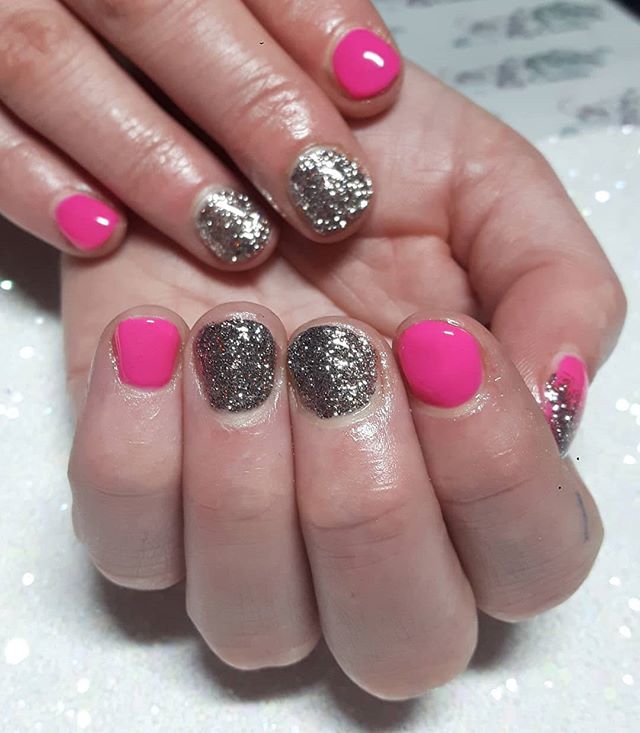 Glitzy_Nailz's tweet photo. @mariac_926 wearing #thegelbottlegilly & #thegelbottlediamondpink on her wee shorties... thanks again Maria and have a fab weekend xx #thegelbottleinc #growyourown #overlays #gelnails #brightnails #nailstagram #instanails #instagram #instamood #instafol… https://t.co/yaoXtC1eKS https://t.co/8z16AfhY0k