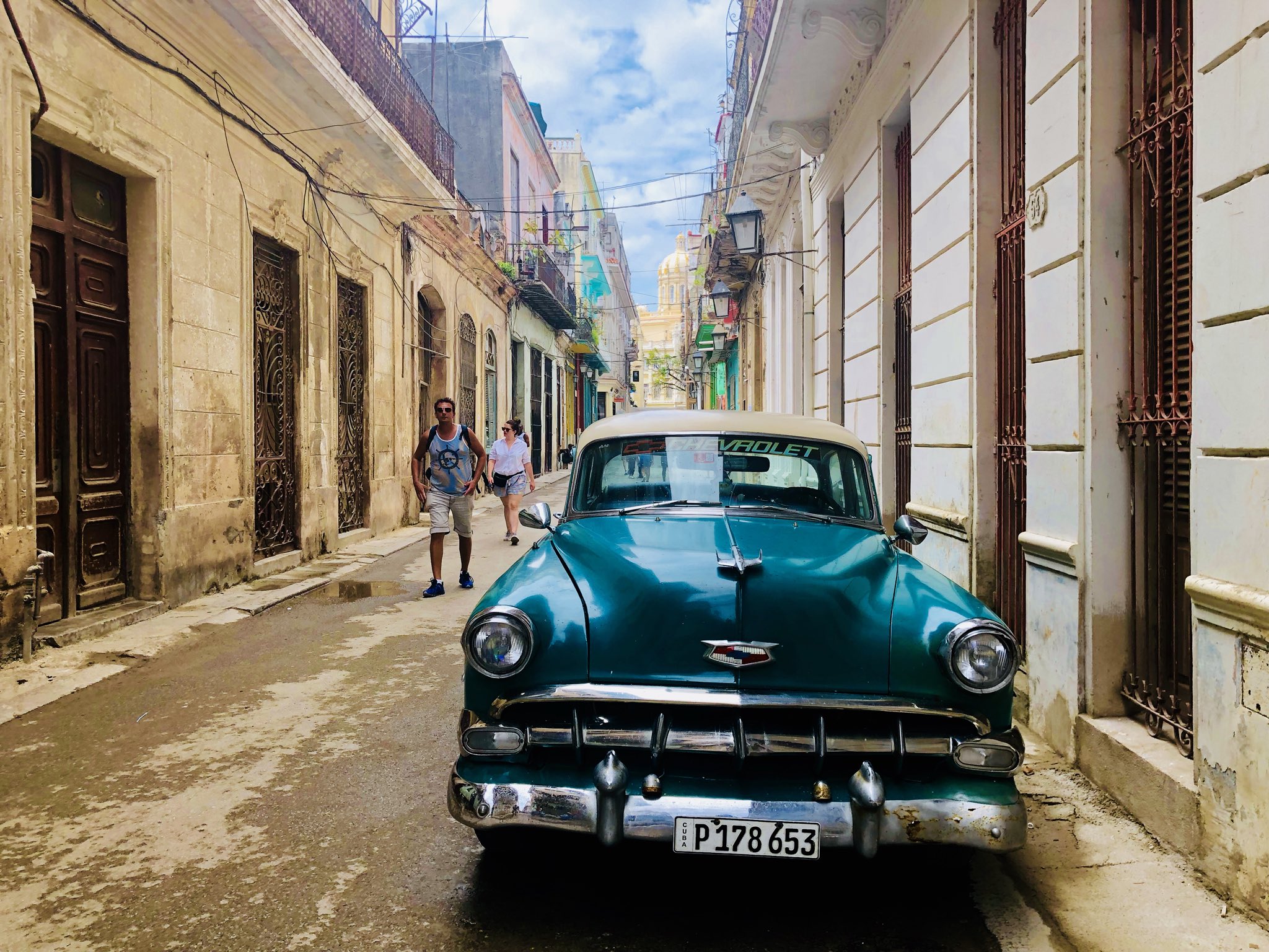 近藤 No More No Hero S Old Havana Cuba 押し寄せる近代化の波 アメリカとの国交回復 失われつつあるキューバの原風景 でもキューバ人の多くは近代化を歓迎していて それを哀しげに嘆くのは 最も原風景を失った俺ら外国人なんですよね