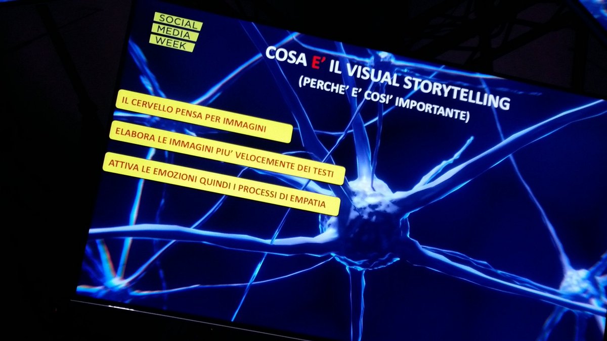 exquisite's tweet photo. Visual storytelling... che è? Con un po di fiatone e accento romano prova a spiegarlo con parole semplici alla #SocialMediaWeek @contemax68 https://t.co/JdJk0e78sK