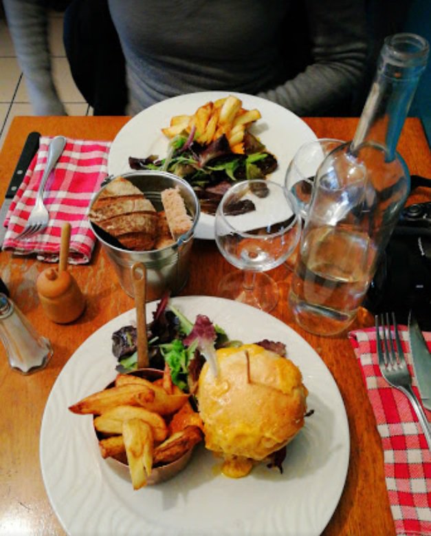 lePicotin's tweet photo. Happy Burger, généreux et goûteux, entièrement fait maison. Bon appétit !
#Restaurant #BistroDeQualité #Gourmet #FoodPorn https://t.co/WvuhHtYNR7 https://t.co/ub2kOAsNUw