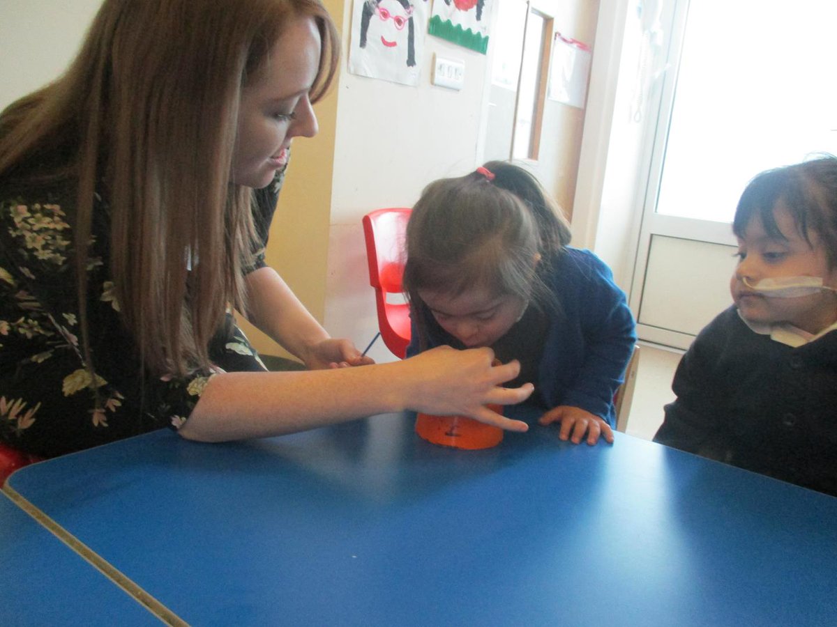 Sherbournetweet's tweet photo. #primaryscienceday Today we did bubble painting. Red Class had to make bubble pictures with water and washing up liquid.
They also made cakes. We loved mixing the chocolate and Rice Krispies together. It was delicious.
We also made gloop. The children enjoyed exploring it! https://t.co/dk6fb0BFEf
