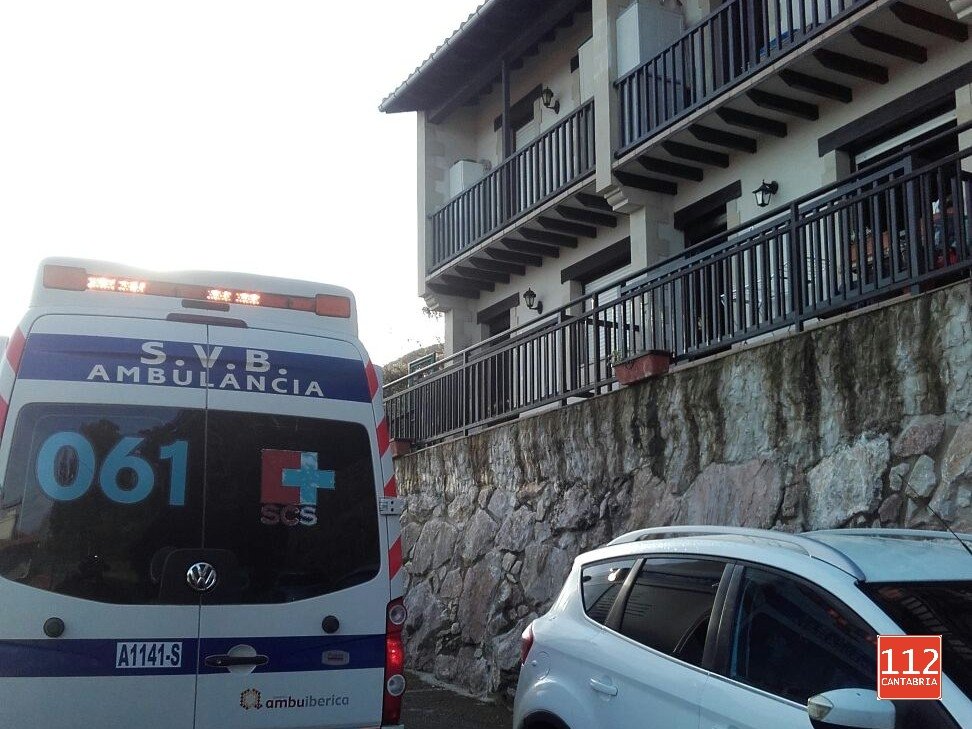 112Cantabria's tweet image. 4 personas trasladadas a #Sierrallana por inhalación de monóxido de carbono. Familia de #Pechón, de 13, 17, 44 y 45 años. Se encuentran en estado leve a la espera de pruebas diagnósticas. Atienden el suceso sanitaros @061Cantabria, bomberos @112Cantabria y #PolicíaLocal.