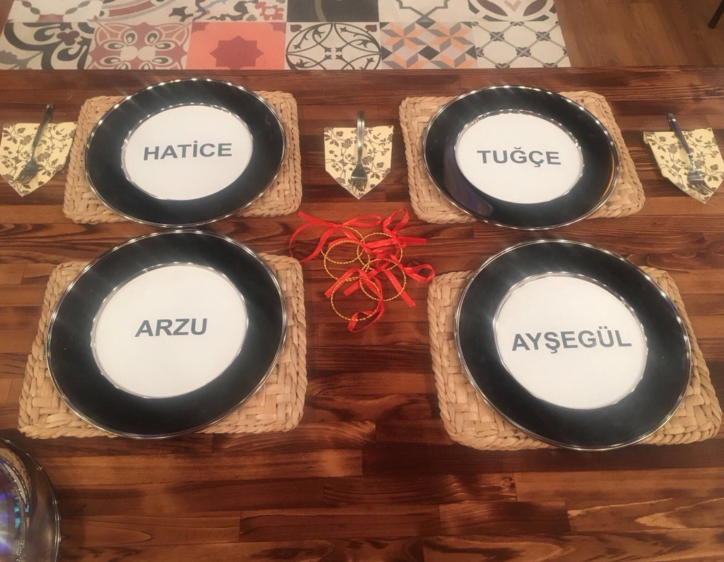 GelinimMutfakta's tweet photo. Haftanın birincisi kim olacak? Hatice mi? Tuğçe mi? Arzu mu? Ayşegül mü? Gelinim Mutfakta stüdyosuna hangi Gelin- Kayınvalide veda edecek? https://t.co/wAG4euy13Y