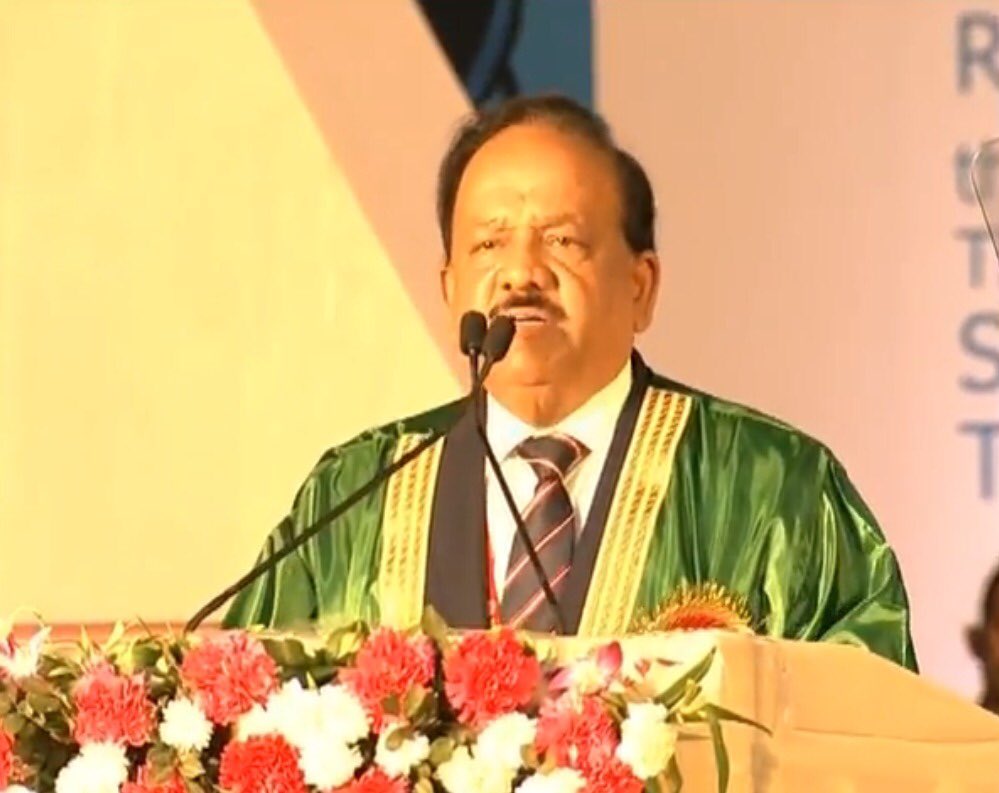 drharshvardhan's tweet image. #ISC2018 –Each and every custom and ritual of Hinduism is steeped in science; every modern Indian achievement is a continuation of our ancient scientific achievement. Even Stephen Hawking said, our Vedas might have a theory superior to Einstein’s law E=MC2. @moefcc @IndiaDST