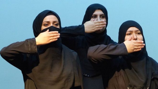 LineaHorizonte's tweet photo. #LDHRecomienda #ReinasdeSiria #QueensofSyria, un documental de #YasminFedda protagonizado por cincuenta mujeres de Siria, exiliadas forzosamente en Jordania. Hoy a las 19.30h en @Casaarabe #ElTiempodelasMujeres https://t.co/ii95KEyCwV