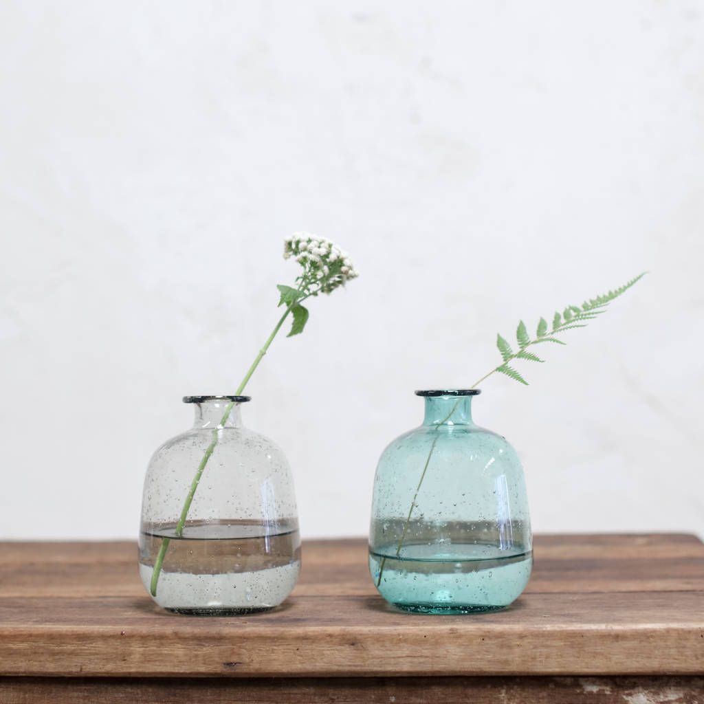 We love the organic shapes of our Glass Bottle Vases, the imperfect edges and bubbles in the glass add character and texture.

The smokey grey and teal colours enhance this finish to make a striking vase.

buff.ly/2FQTMQb

#vase #interiors #decor #interiordesign #gifts