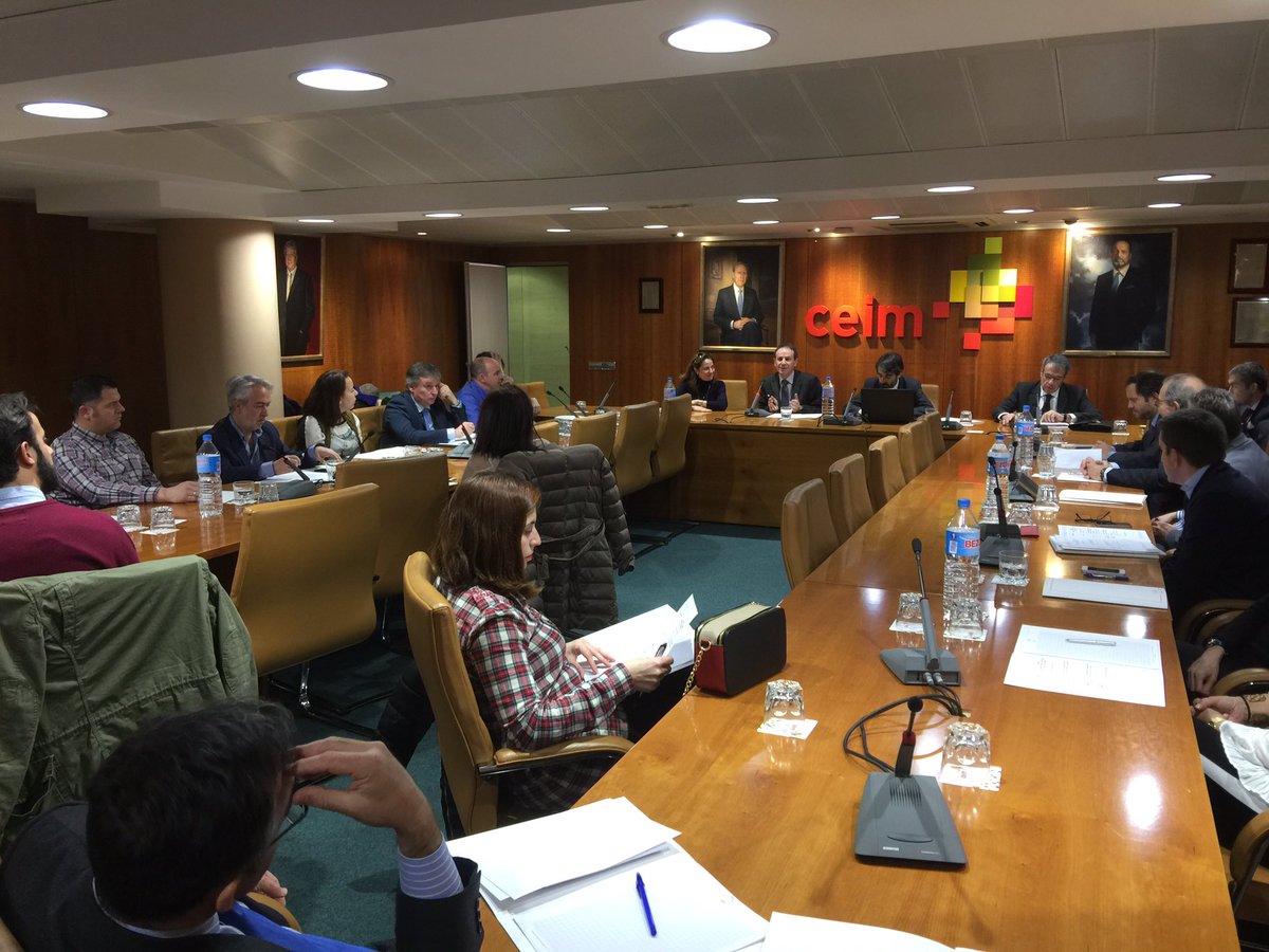 Rev_Limpiezas's tweet image. Hoy @Rev_Limpiezas  con #AELMA en la jornada sobre "Nueva ley de contratos con el sector público" que ha entrado en vigor este mes y afecta de lleno al sector de la #LimpiezaProfesional