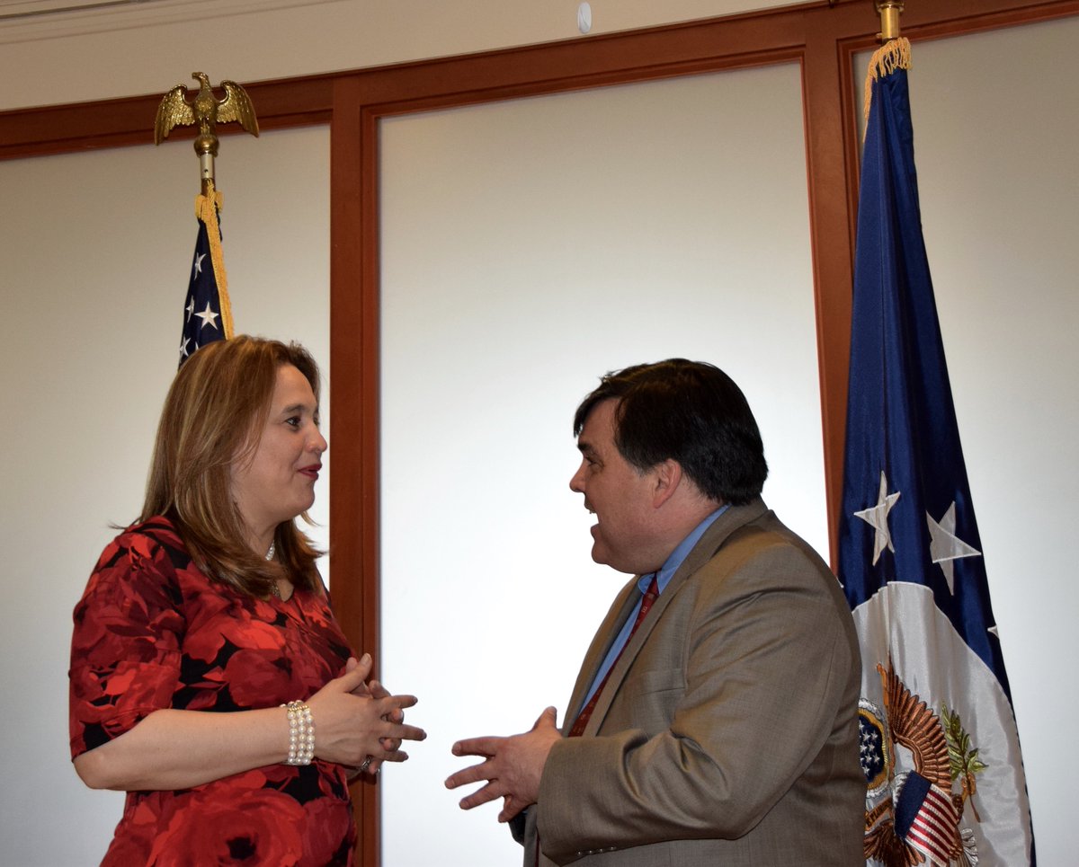 WHAAsstSecty's tweet image. Honored to meet Julissa Villanueva of #Honduras, one of this year’s @statedept #WomenofCourage, for creating the National Human Identification Registry and her commitment to gender equality and access to justice. go.usa.gov/xQarU