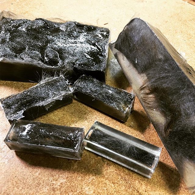Resin_Werks's tweet photo. Well, the faux fur blanks we cast on Wednesday’s #livestream still kinda look like soggy rats LOL 😜 Wonder how they’ll look after turning them?
#soggyrats #fauxfur #resincasting #resinart #possiblefail #dunkinjunk #nvwoodwerks #experiments #castinglab https://t.co/WP3ADQCyPE