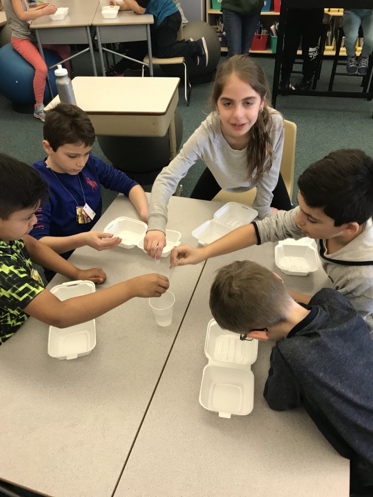 suzannekuhnhwe's tweet photo. We had a guest scientist in our room today teaching us about animal adaptations! @HWE_Hawks #wleced https://t.co/dLd4ROyRWb